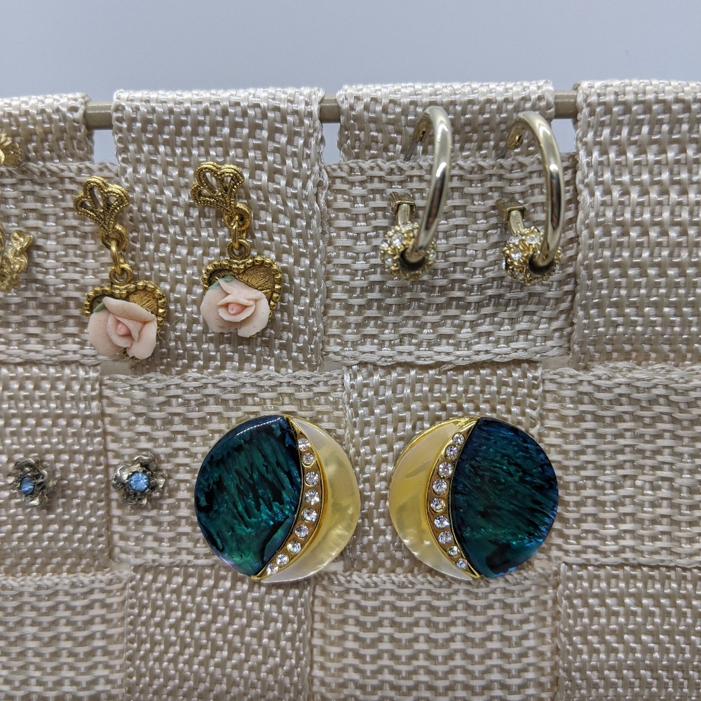 Lot Bundle of 7 Sets of Vintage Earrings - Picture 3 of 3